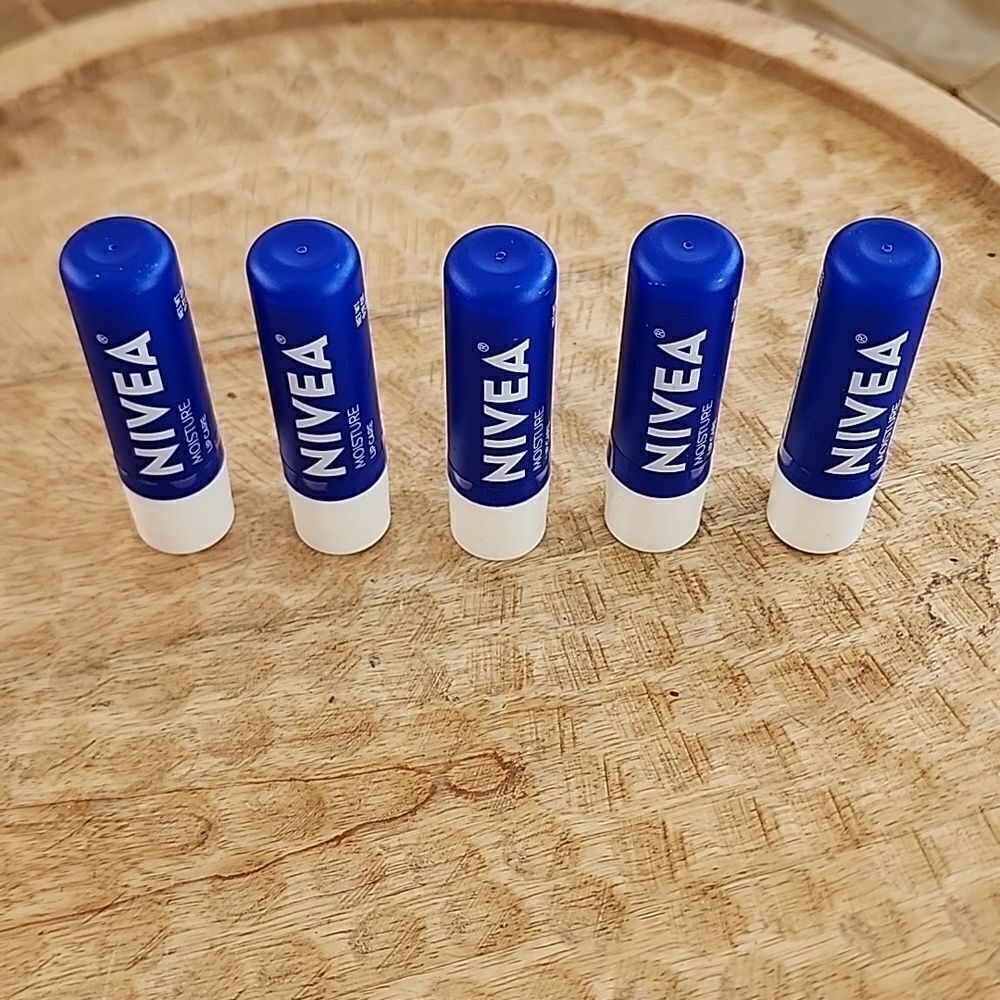 5 Nivea Moisture Lip Care Sticks